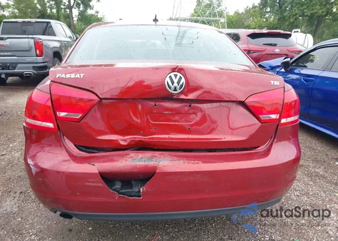 2015 Volkswagen Passat 1.8T S z USA, uszkodzony, nr VIN 1VWAT7A37FC074064